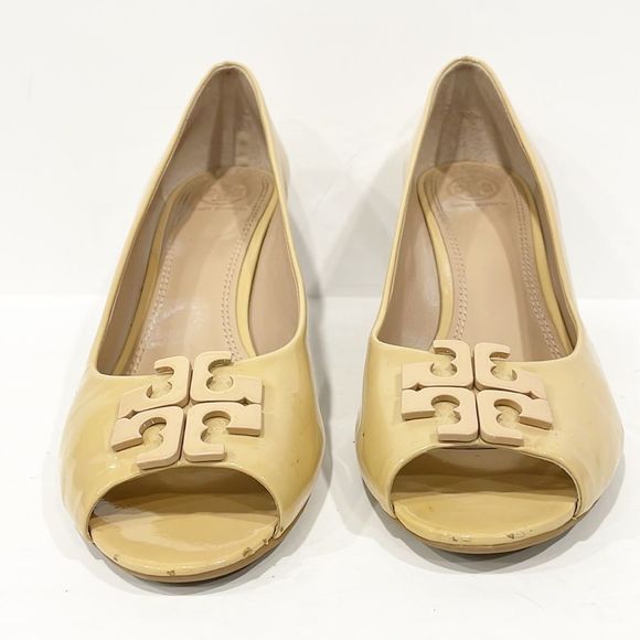 Tory Burch Lowell Genuine Patent Leather Peep Toe Wedge Tan Shoes Sz 9.5 - Picture 2 of 11